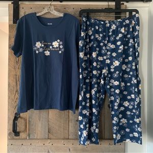 Women’s XL BLAIR 2 PC Navy Blue Love me Love me not Daisies Top Pull On Capris